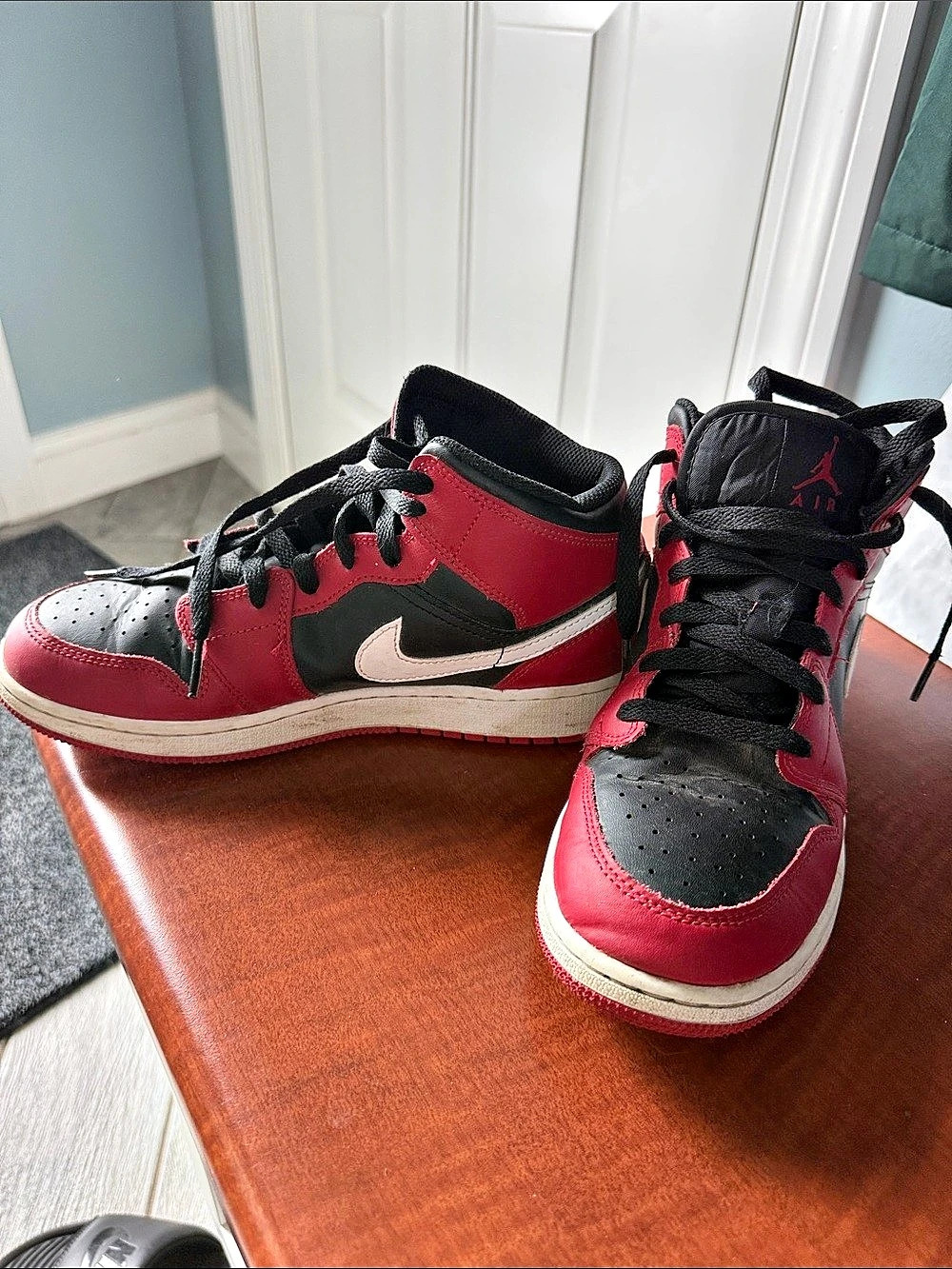 Air Jordan 1 Mid GS "Gym Red Black White"
